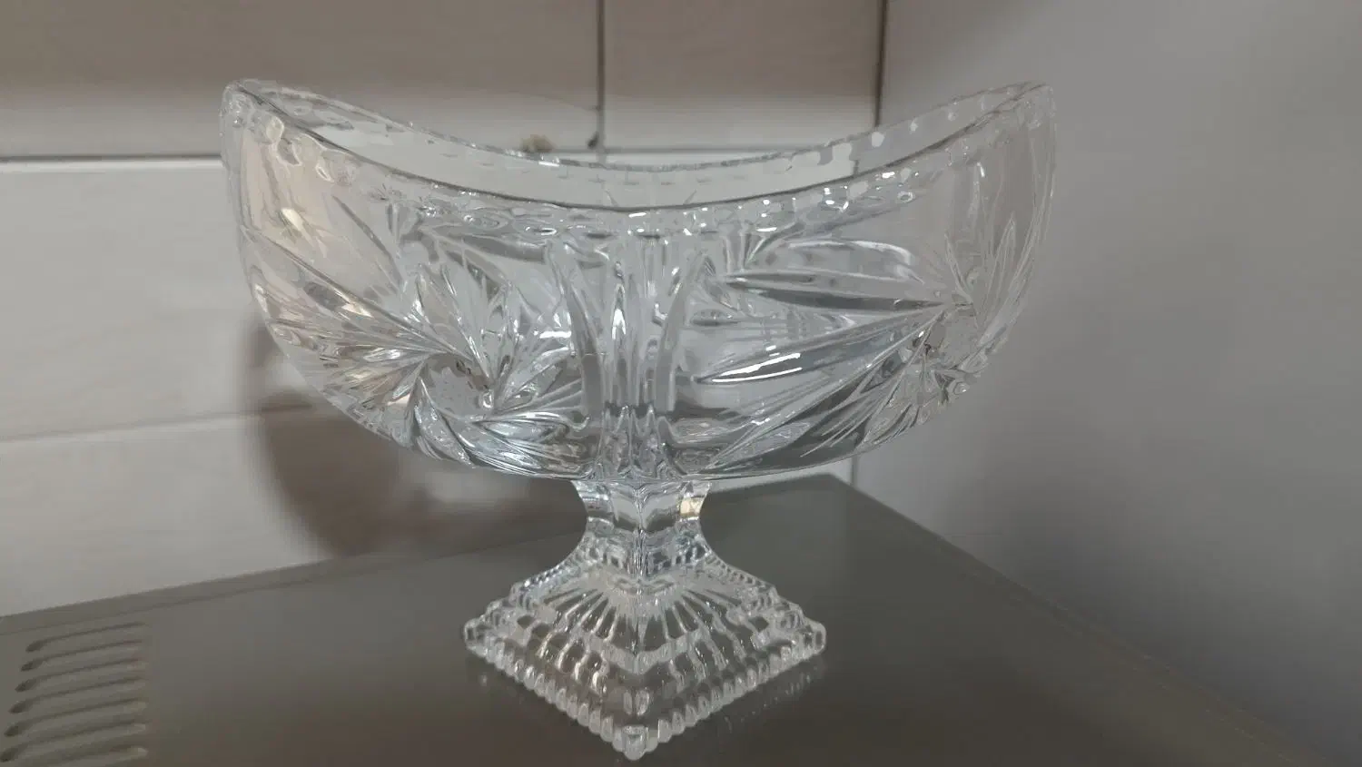 شکلات خوری پایه دار بلور گل خورشیدی|ظروف سرو و پذیرایی|پیشوا, |دیوار