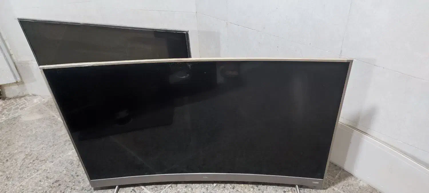 سه عدد تلویزیون|تلویزیون و پروژکتور|لامرد, |دیوار