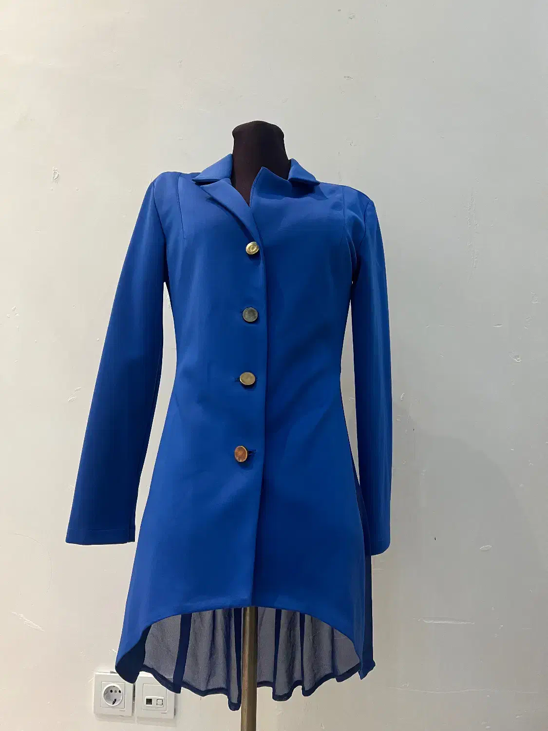 کت مجلسی پشت حریر|لباس|شهریار, شهریار|دیوار