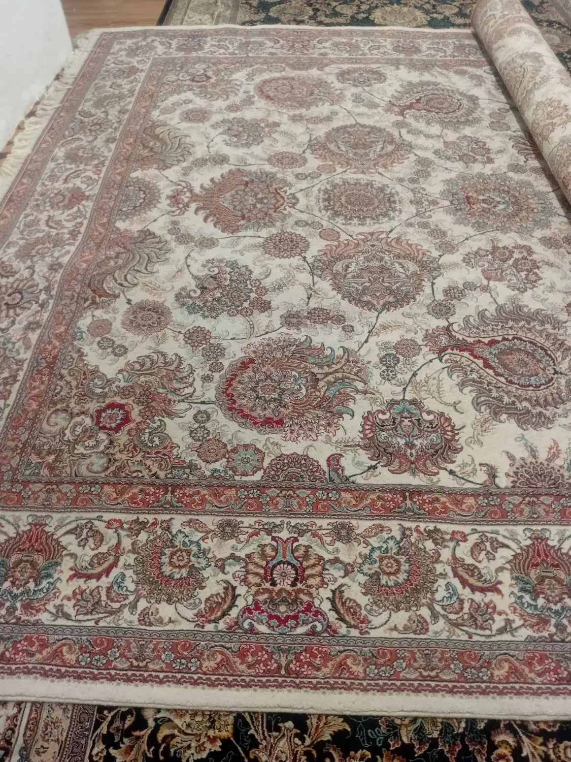 فرشای نقش زیبا ازهر عکس دوتا|فرش|بجنورد, |دیوار