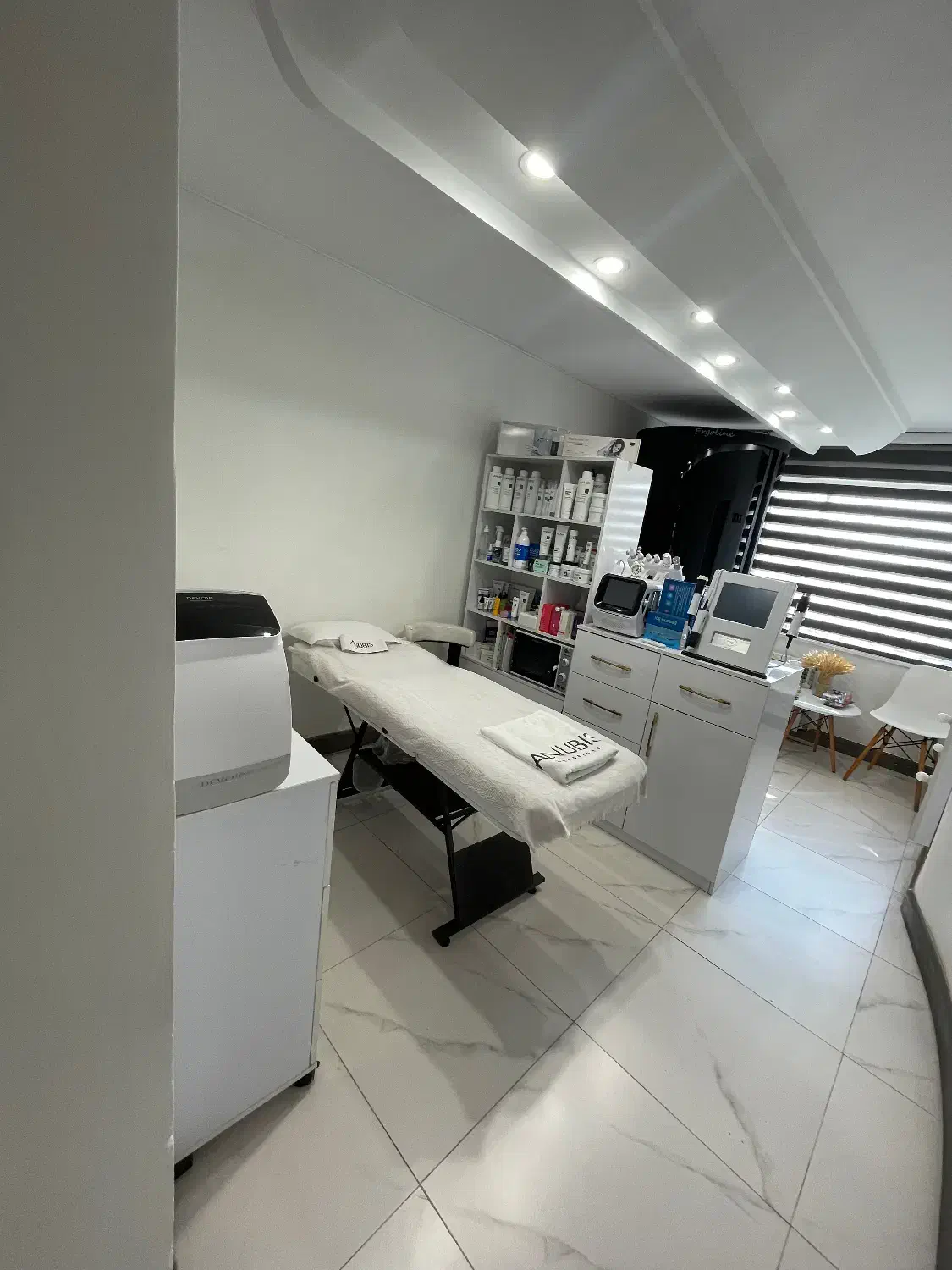 اجاره تخت در سالن زیبایی|اجارهٔ دفتر کار، اتاق اداری، مطب|تهران, قیطریه|دیوار