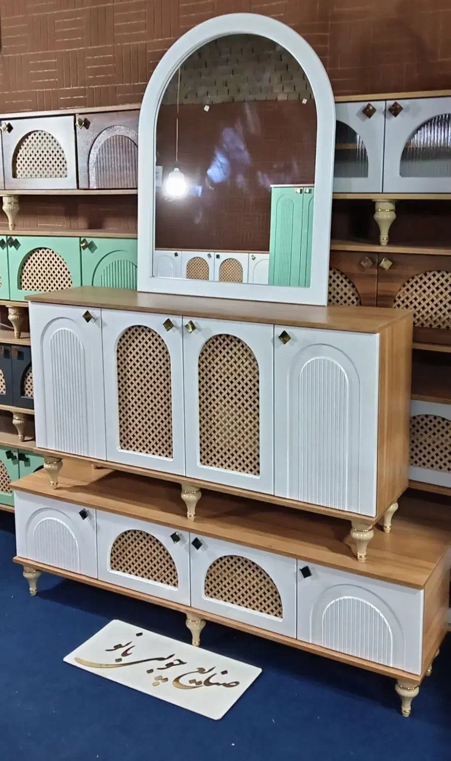 کد 14500 کنسول تنها با آینه ۴ درب دوطبقه کد 14500|بوفه، ویترین، کنسول|قم, قلعه کامکار|دیوار