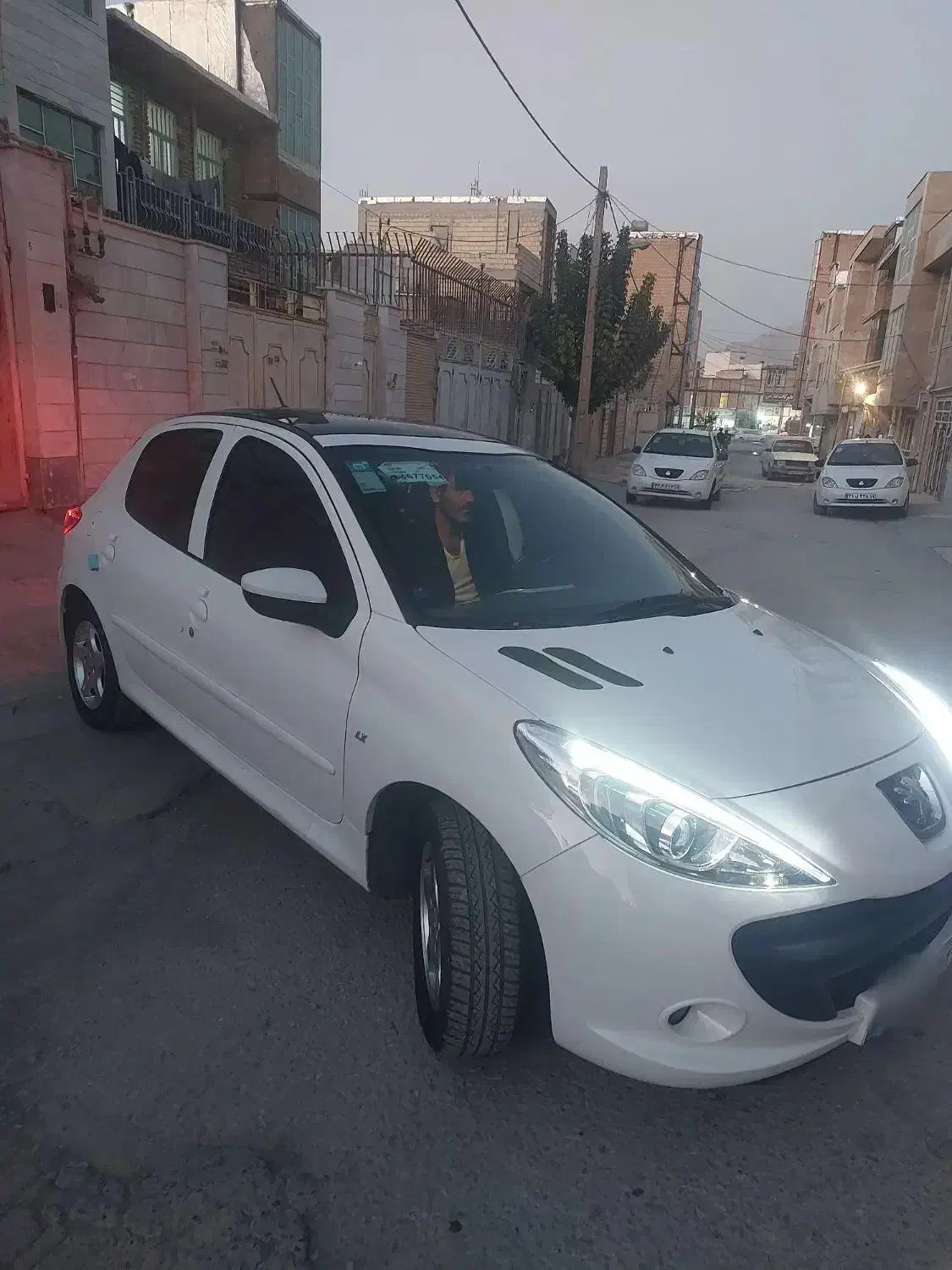 پژو ۲۰۷|خودرو سواری و وانت|کرمانشاه, |دیوار
