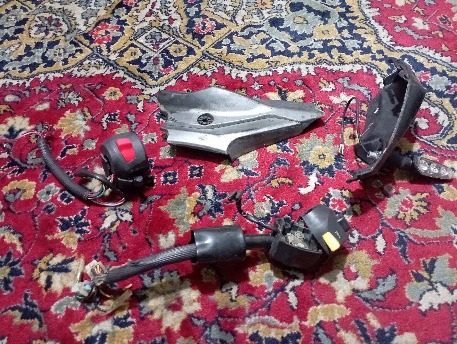 تعدادی قطعات NS و بنلی ۱۵۰ قدیم|قطعات یدکی و لوازم جانبی|تهران, نارمک|دیوار