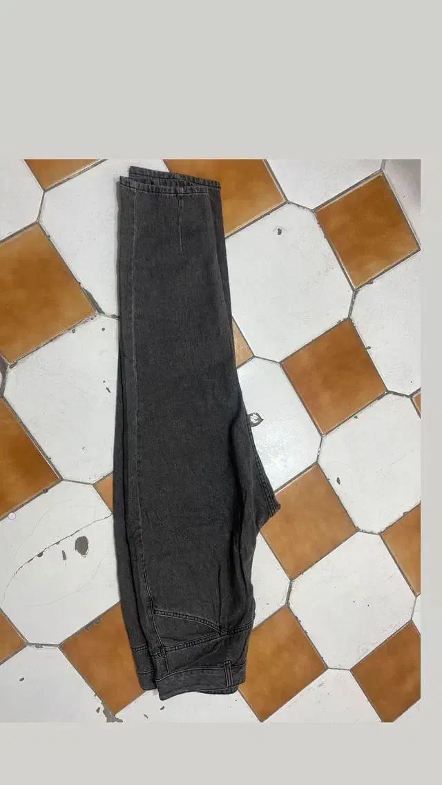 تعدادی شلوار لی زنانه به فروش میرسد|لباس|بندرعباس, |دیوار