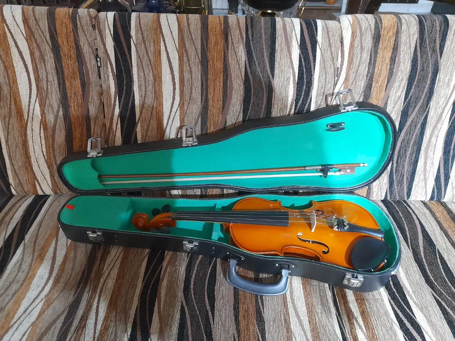 ویولن ۳/۴|ویولن|رشت, دروازه لاکان|دیوار