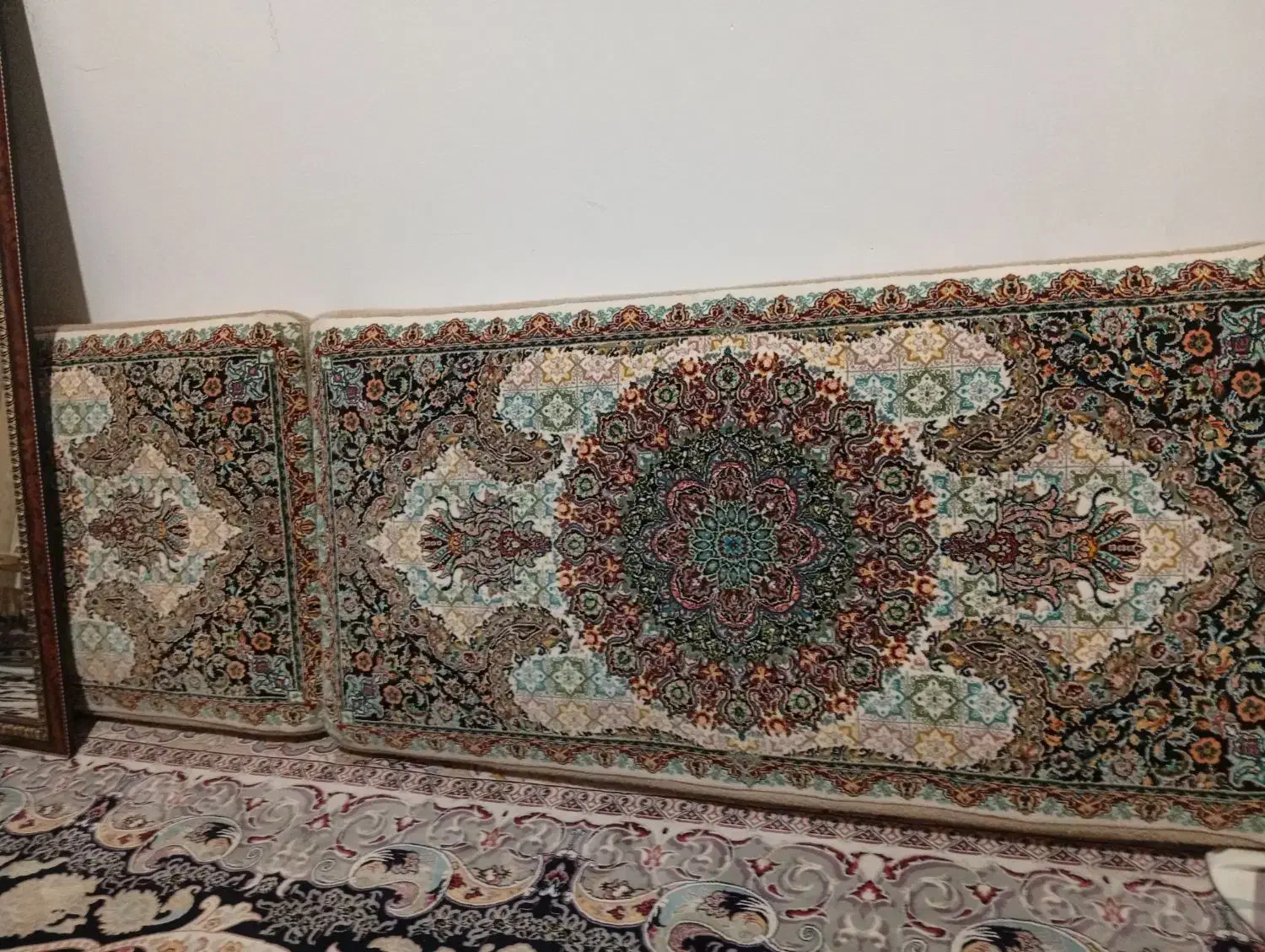 ۲عدد پشتی در حد آکبندو ۱آینه کاملا سالم|پشتی|کرمانشاه, |دیوار