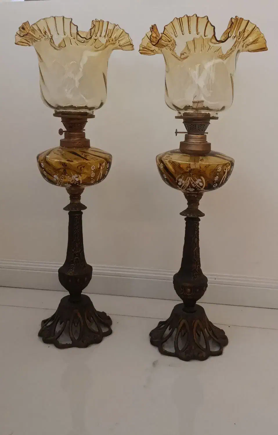 چراغ لاله قدیمی|کلکسیون اشیاء عتیقه|اصفهان, گلزار|دیوار