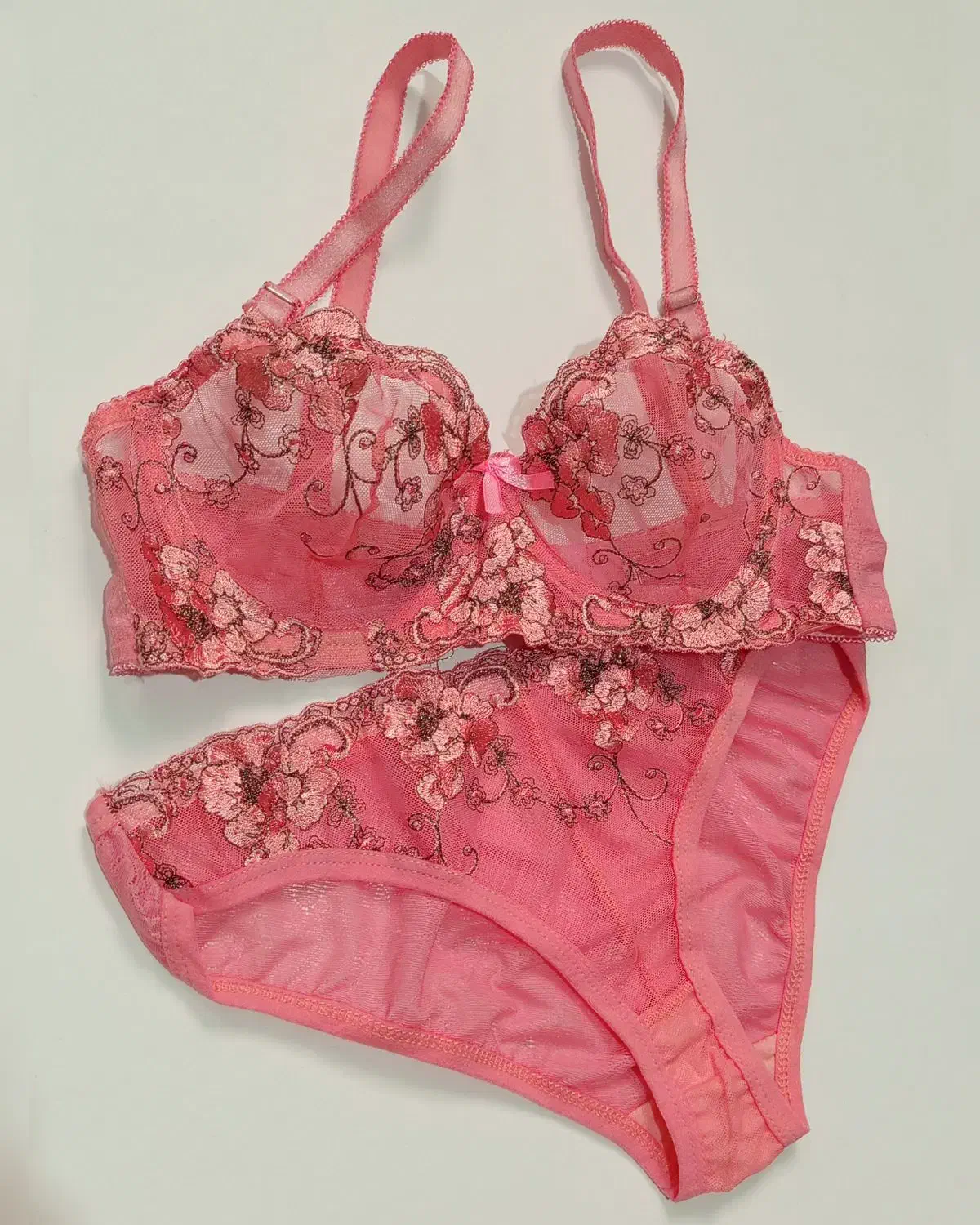 فروش انواع لباس زیر زنانه|لباس|رشت, گلباغ نماز|دیوار