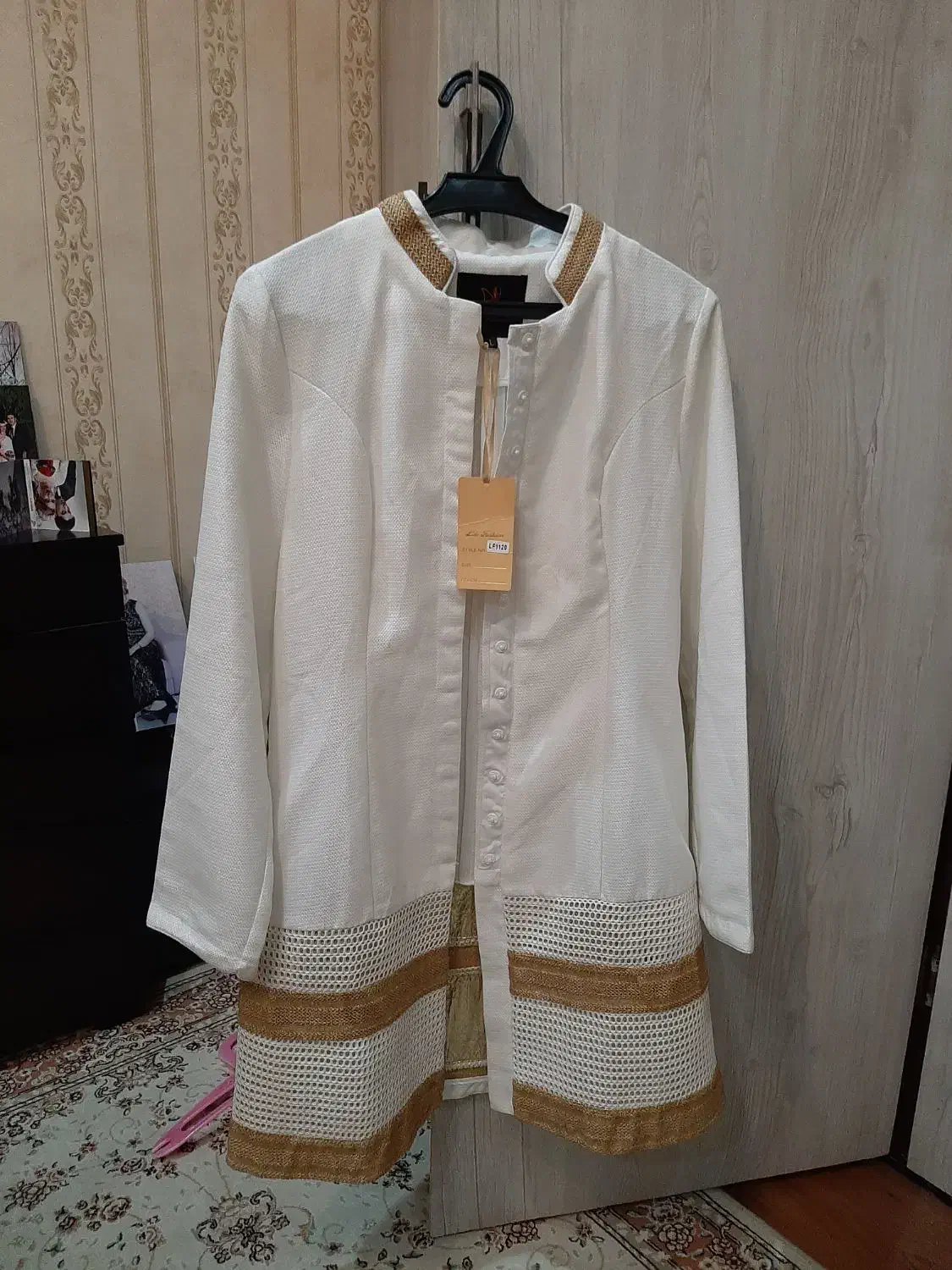 مانتو|لباس|فردیس, فردیس|دیوار