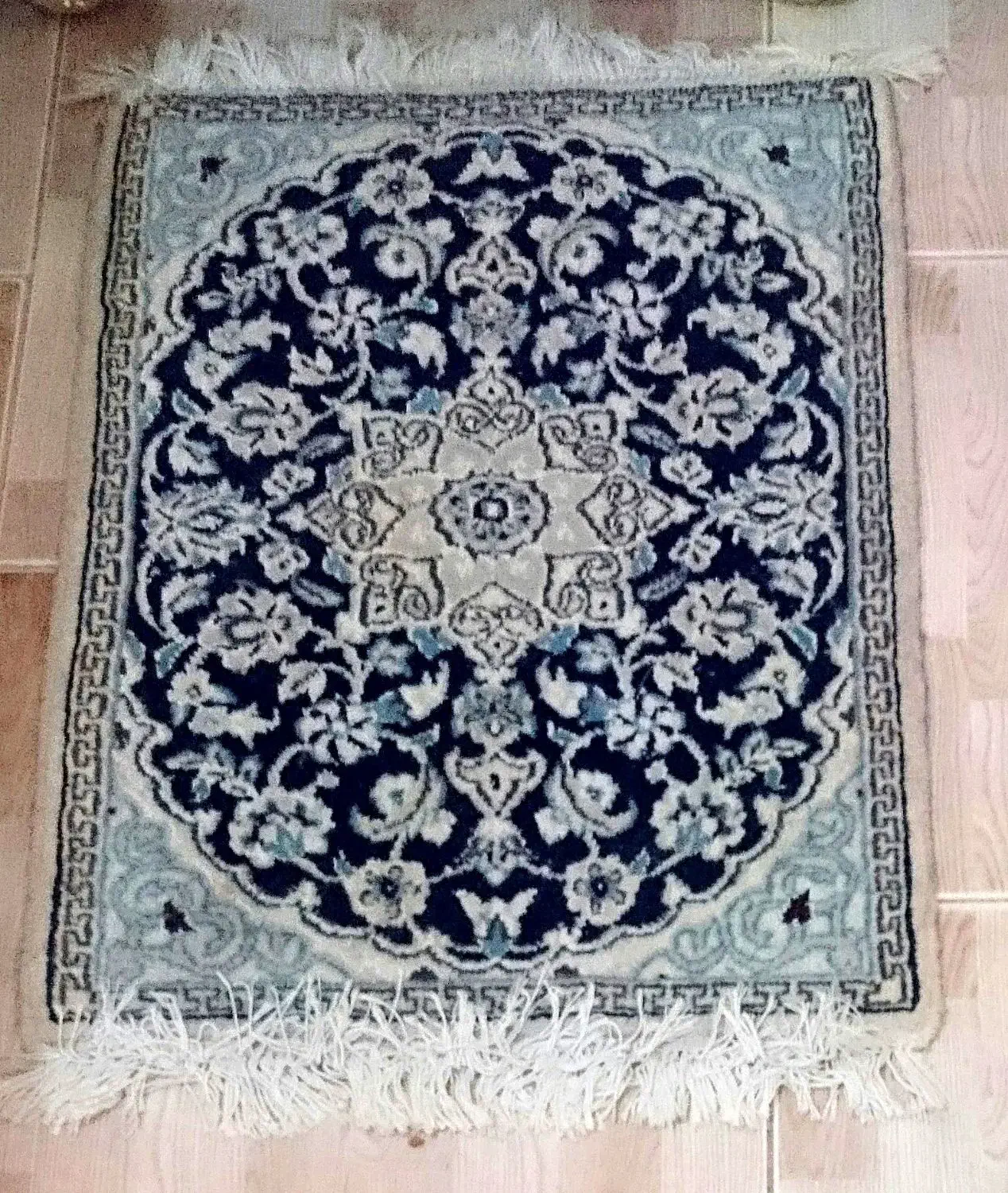 فرش پادری دستباف گل ابریشم نایین|پادری|تهران, آبشار تهران (دریاچه)|دیوار