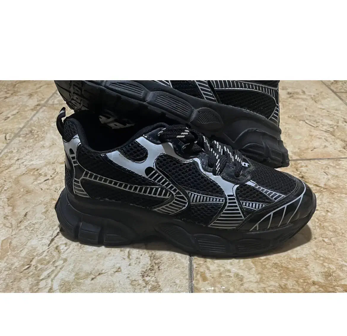 کفش کتونی|کیف، کفش، کمربند|ورامین, ورامین|دیوار