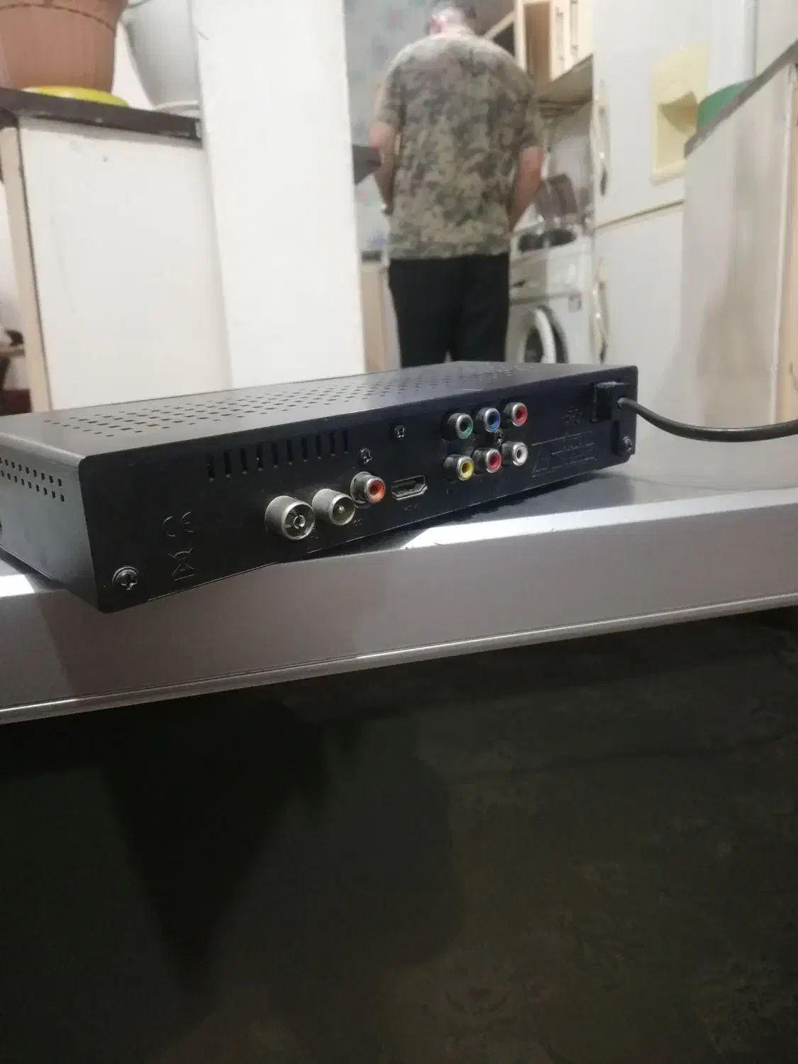 تلویزیون 28 اینچ هیتاچی و گیرنده دیجیتال|تلویزیون و پروژکتور|کرج, محمود آباد|دیوار