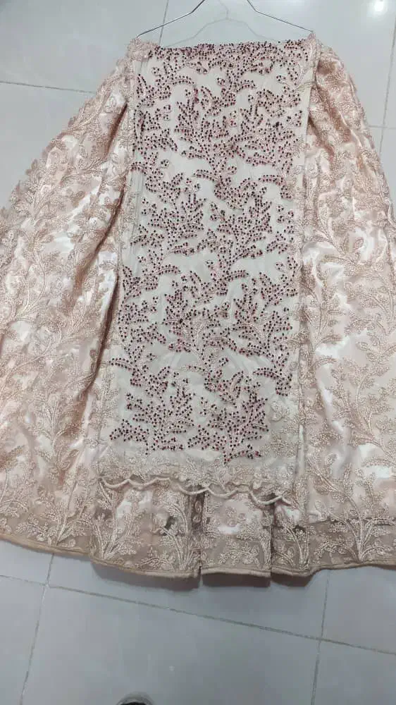 لب اس محلی نو نو|لباس|سمیرم, |دیوار