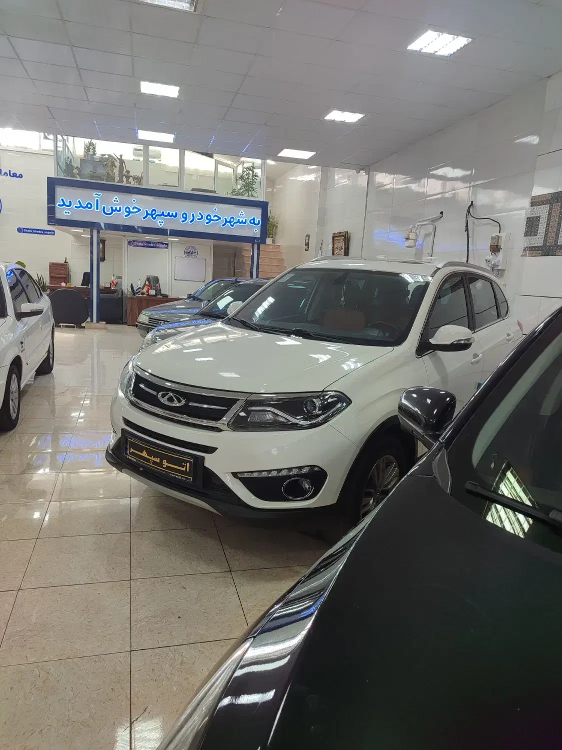 نمایشگاه ماشین|استخدام خدمات فروشگاه و رستوران|خوی, |دیوار