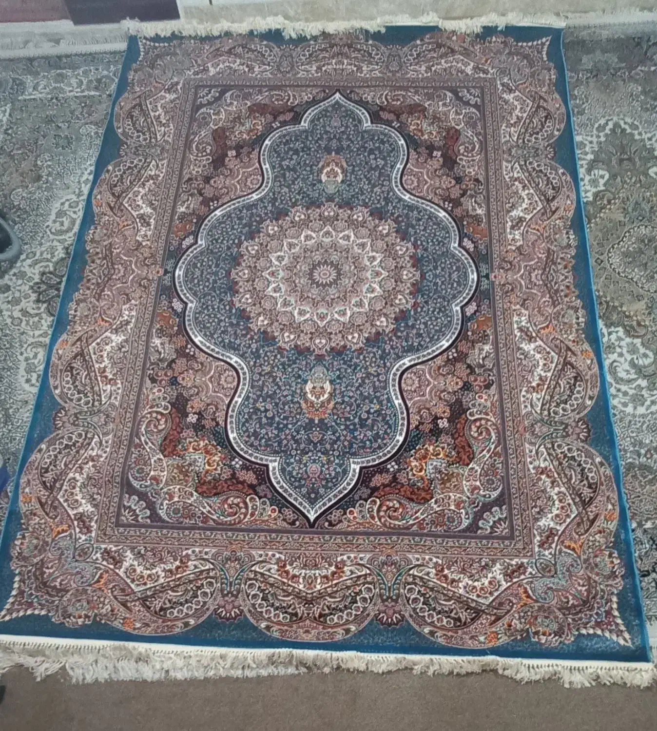 دو تخته فرش ۹ متری ۱۰۰۰ شانه تراکم ۳۰۰۰   ۱۰ رنگ|فرش|قم, چهل درخت‎|دیوار