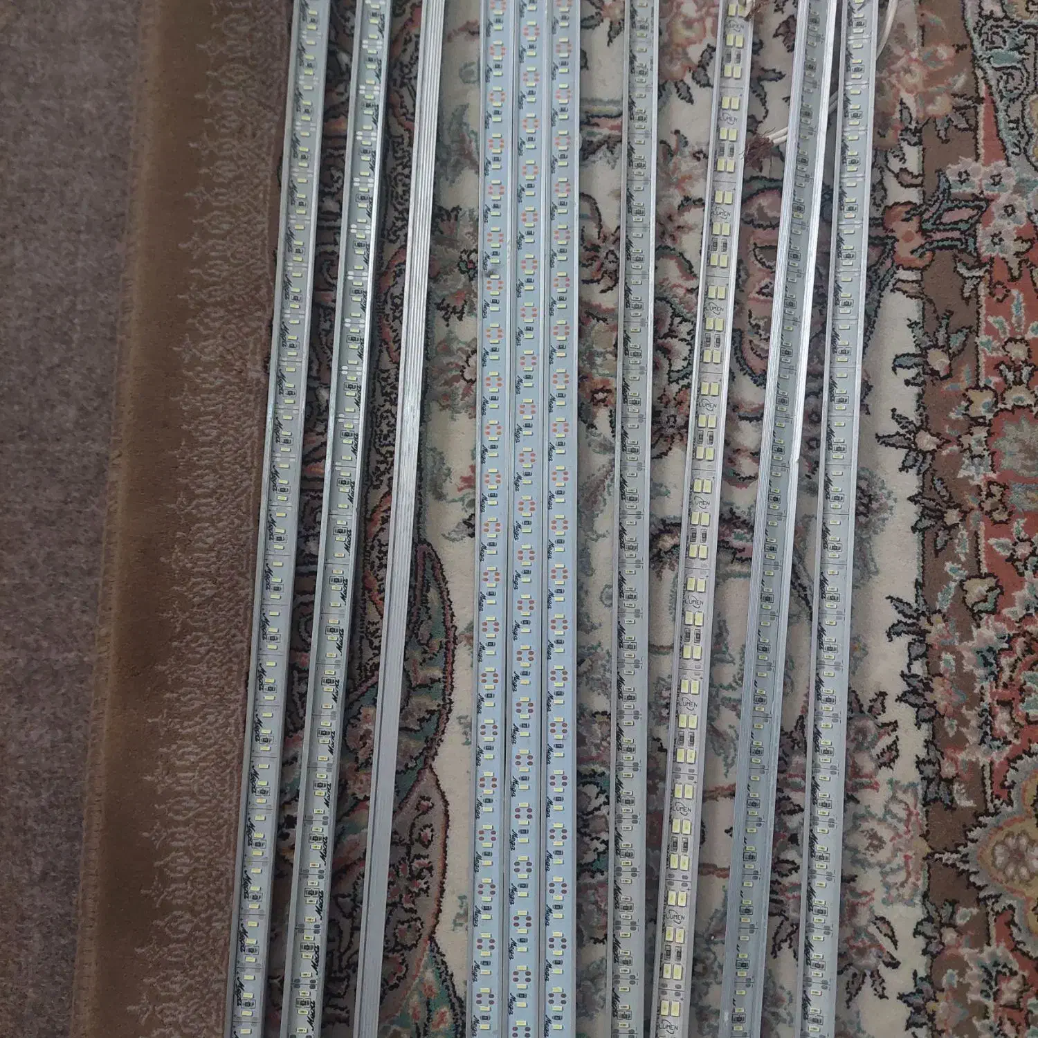 ال ای دی|ریسه و چراغ تزئینی|خوی, |دیوار