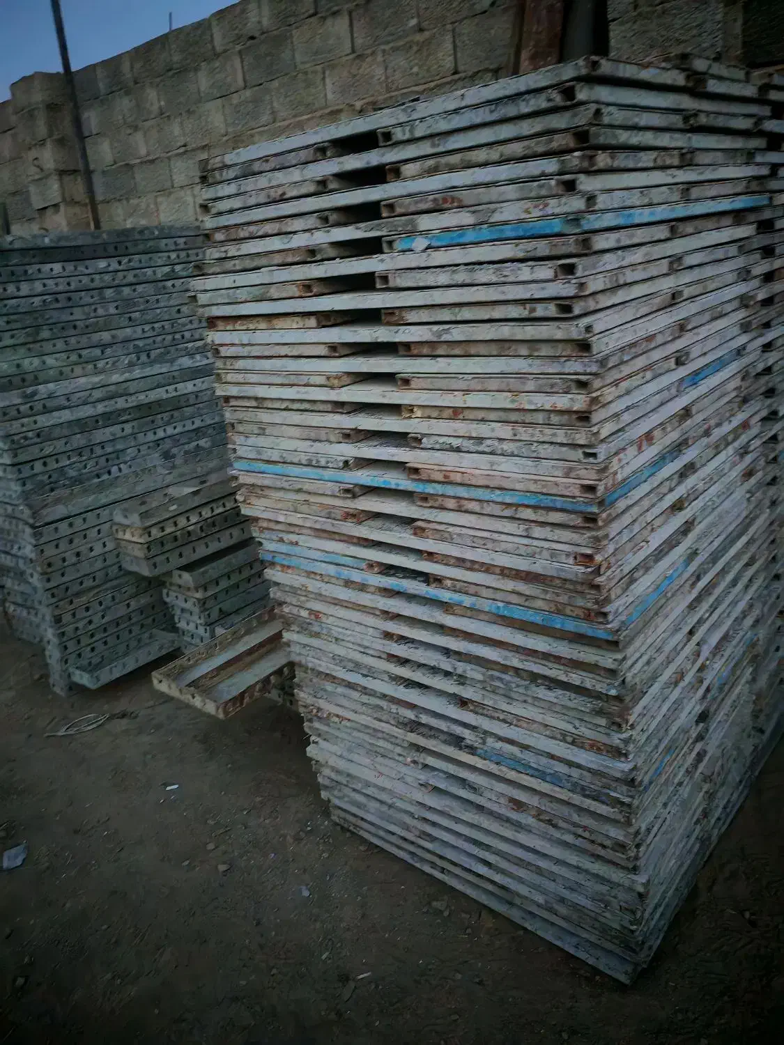 لوله پلیت درپنجره آهن کانکس سولجرشلنگ ویبره چرخ جک|عمده‌فروشی|نجف‌آباد, جلال آباد|دیوار