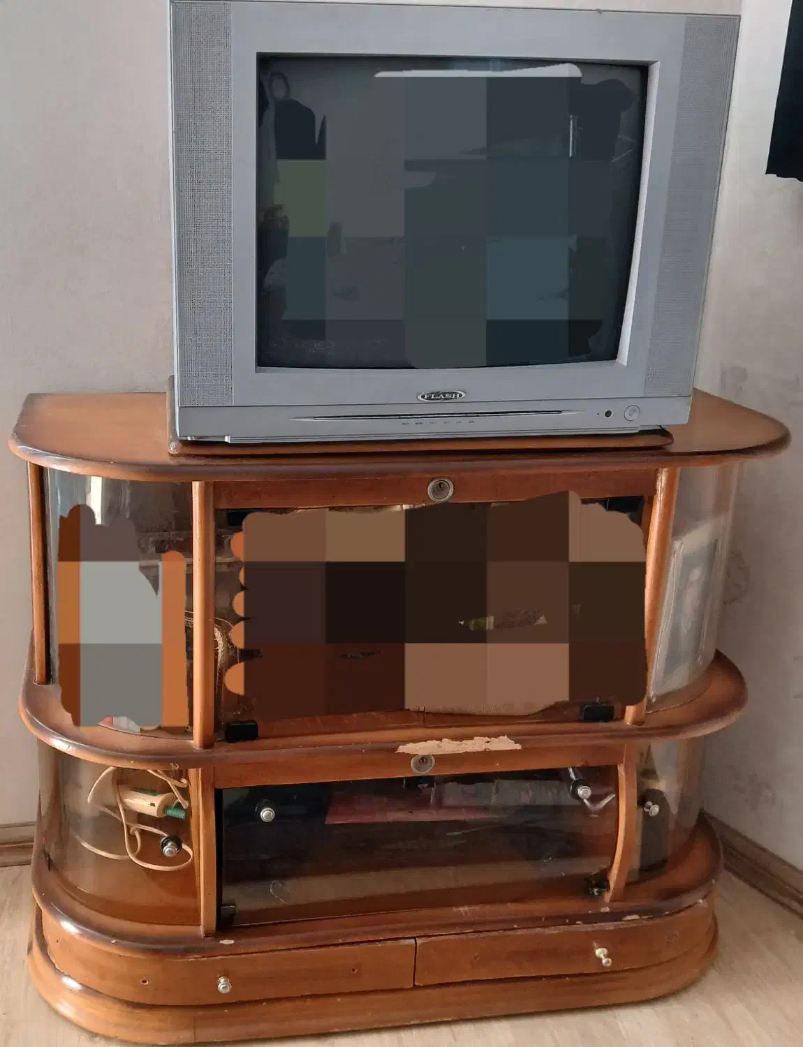 تلوزیون به همراه میز|تلویزیون و پروژکتور|سهند, |دیوار