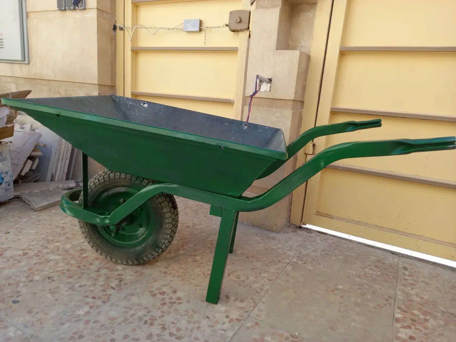 فرغون، بشکه، زنجیر بالا بر، دار قالی،چهار پایه|ابزارآلات|صدرا-فارس, فاز ۲|دیوار