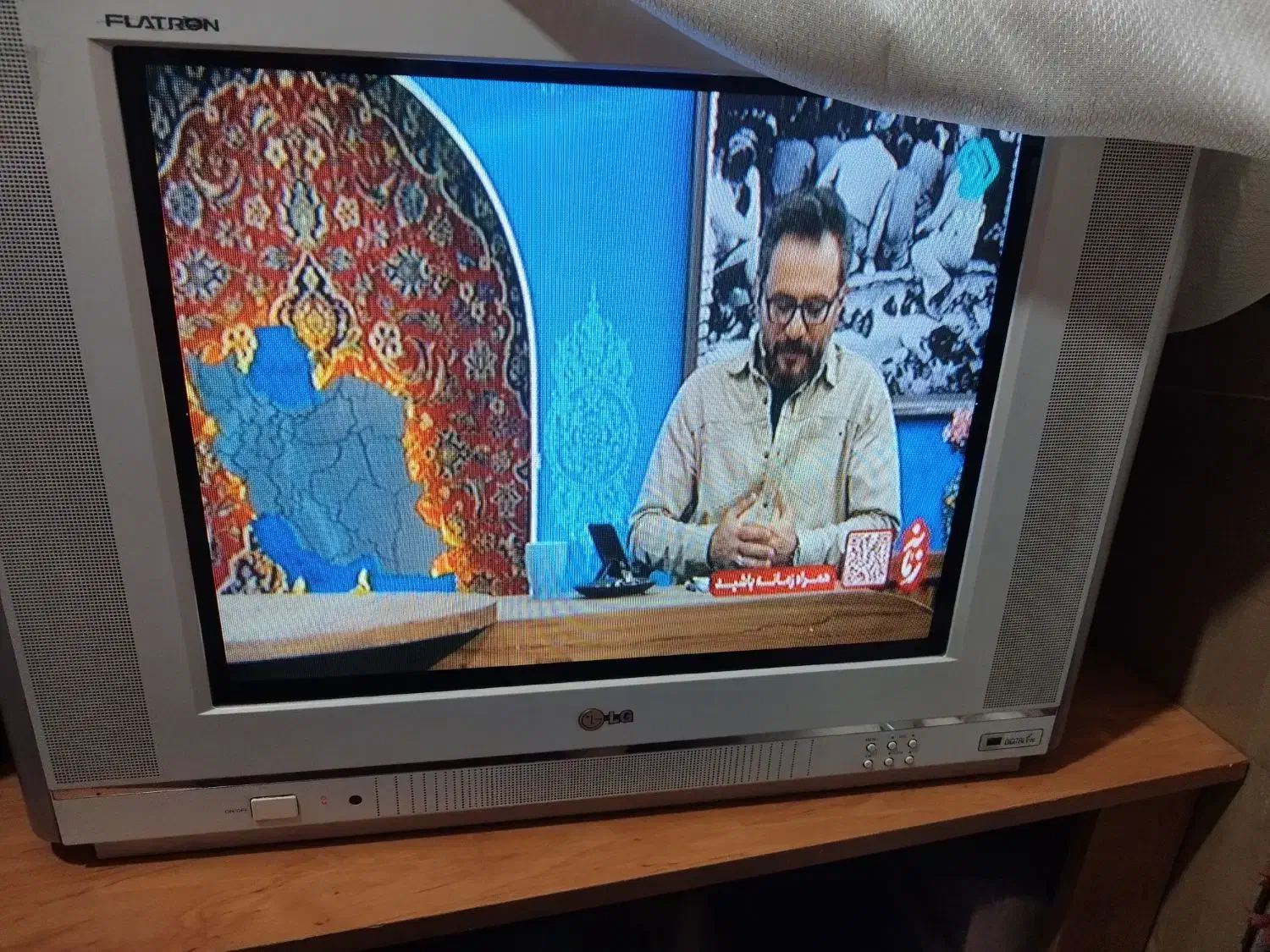 تلویزیون 21 اینچ ال جی با میز|تلویزیون و پروژکتور|اهواز, حصیرآباد|دیوار