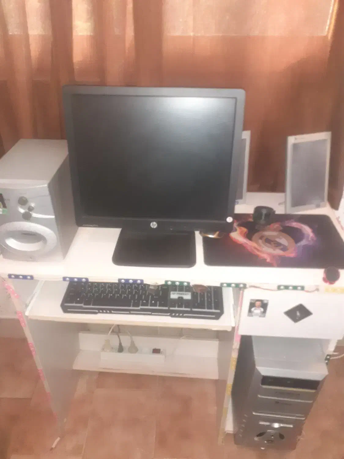 کامپیوتر به همراه میز|رایانه رومیزی|لاهیجان, بازکیاگوراب|دیوار