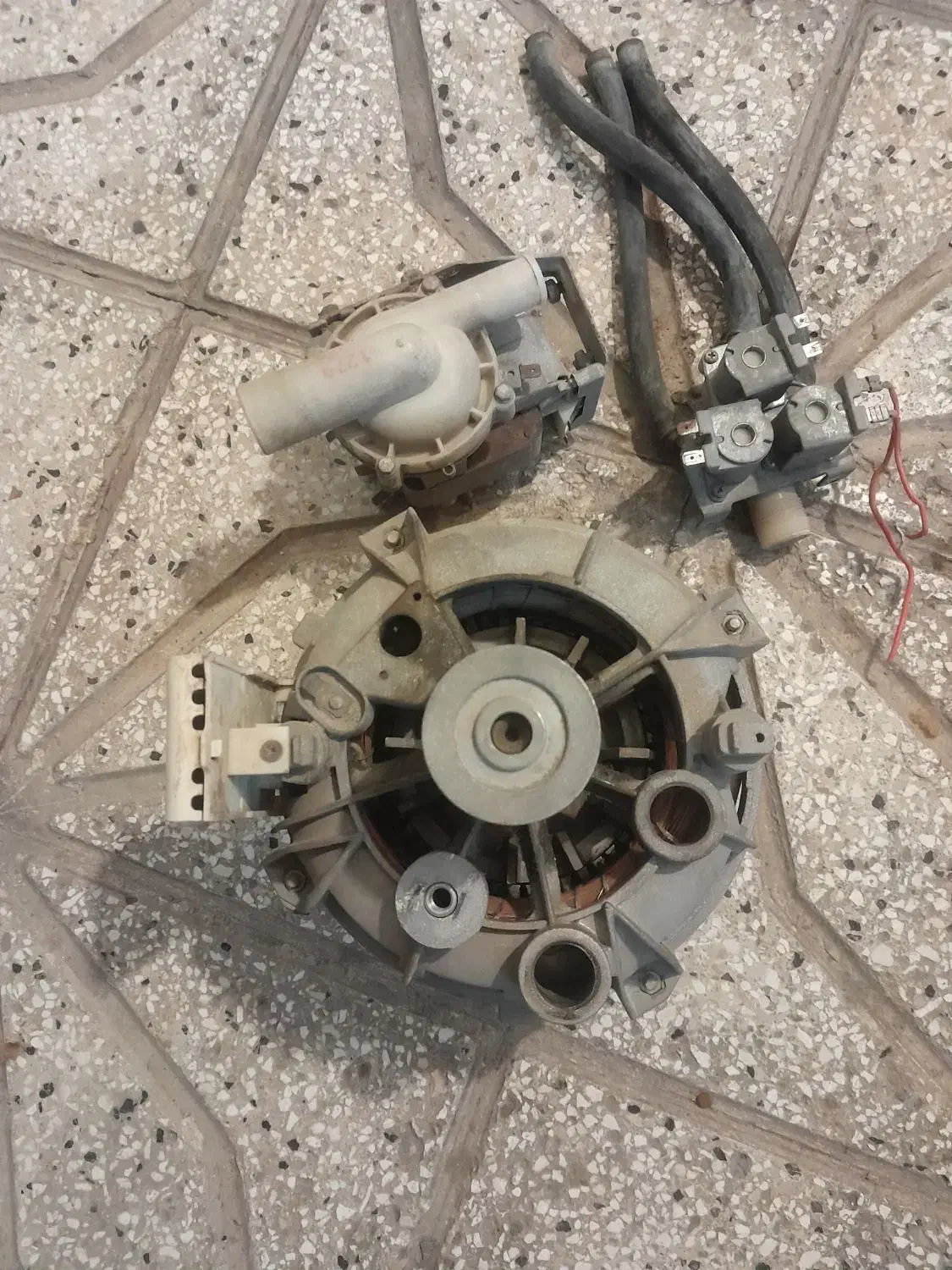 موتور لباسشویی|ماشین لباسشویی و خشک‌کن لباس|نیشابور, بنیاد شهید|دیوار