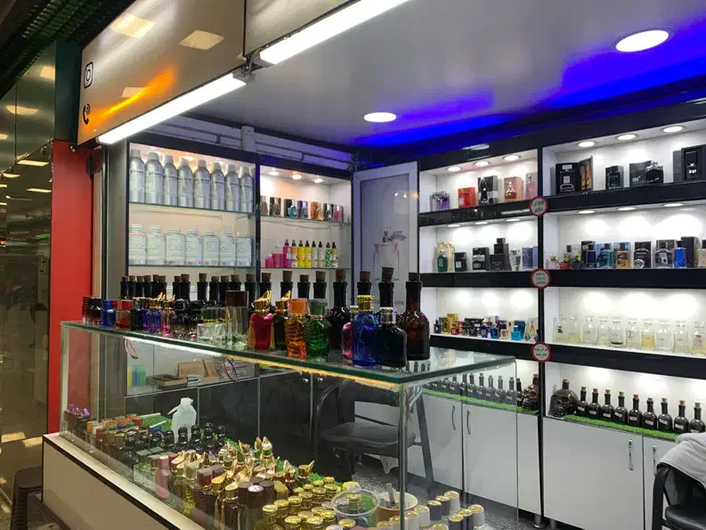 نیازمند فروشنده عطر و ادکلن خانم با درآمد بالا|استخدام بازاریابی و فروش|تهران, مختاری|دیوار