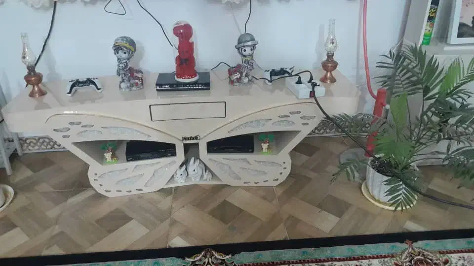 تعدادی وسایل منزل|بوفه، ویترین، کنسول|بم, |دیوار