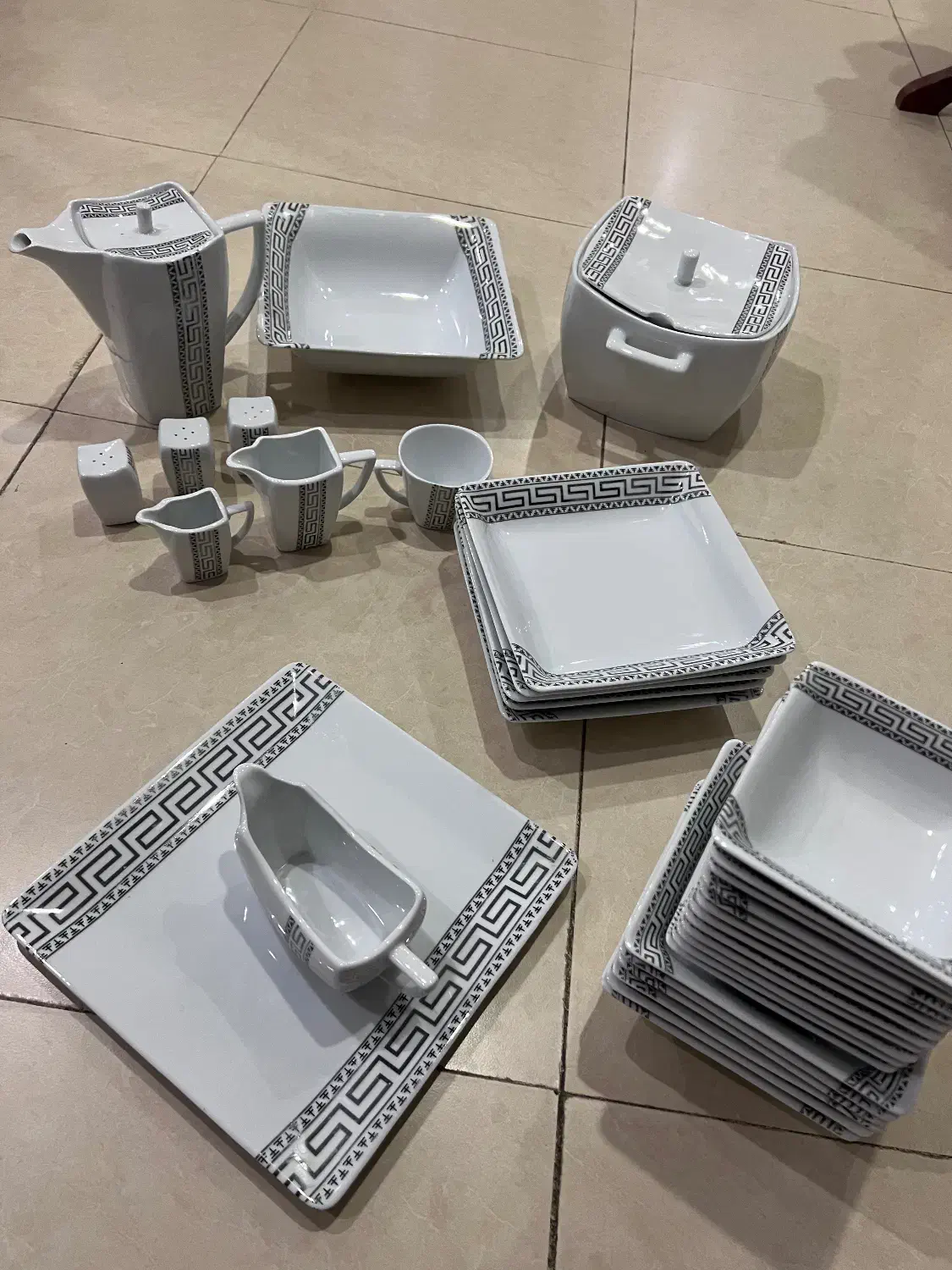 چینی ۱۲ نفره|ظروف سرو و پذیرایی|ری, شهید بهشتی|دیوار