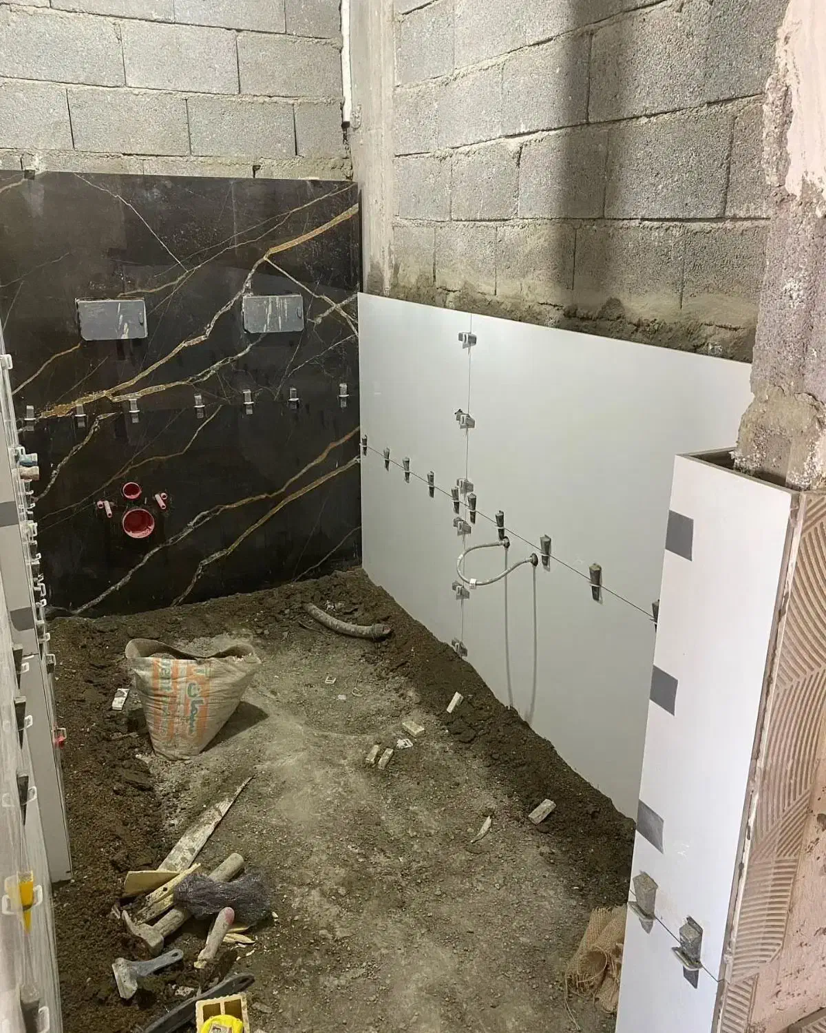 کاشی کاری و سرامیک کاری لکه گیری حمام و دستشویی|خدمات پیشه و مهارت|قشم, |دیوار