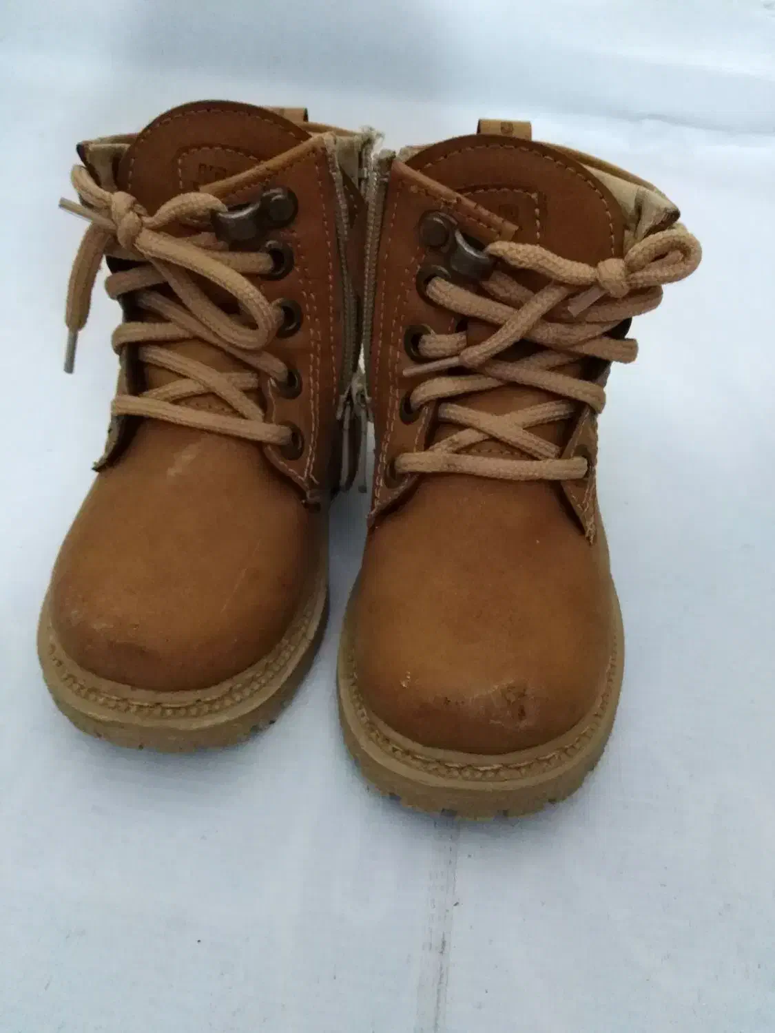 بوت بچه گانه شیک و تمیز|کیف، کفش، کمربند|شاهین‌شهر, شهرک سایت|دیوار