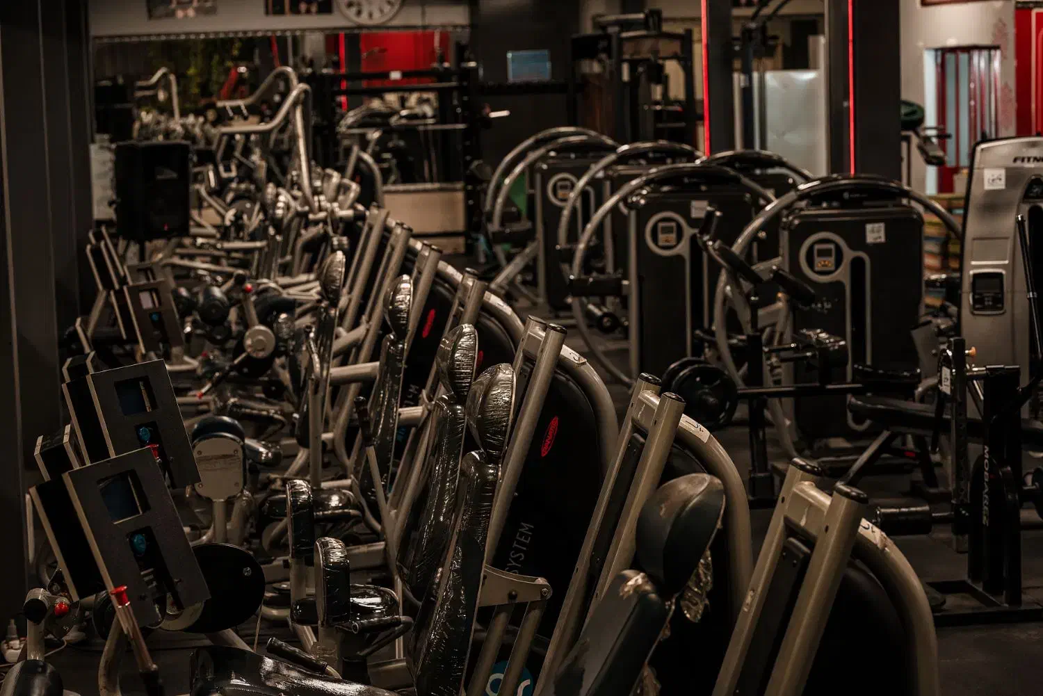 کمک مربی و دفتردار باشگاه اقایان|استخدام اداری و مدیریت|یزد, |دیوار