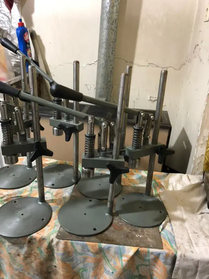 تشتک زن|ماشینآلات صنعتی|ری, شهادت|دیوار