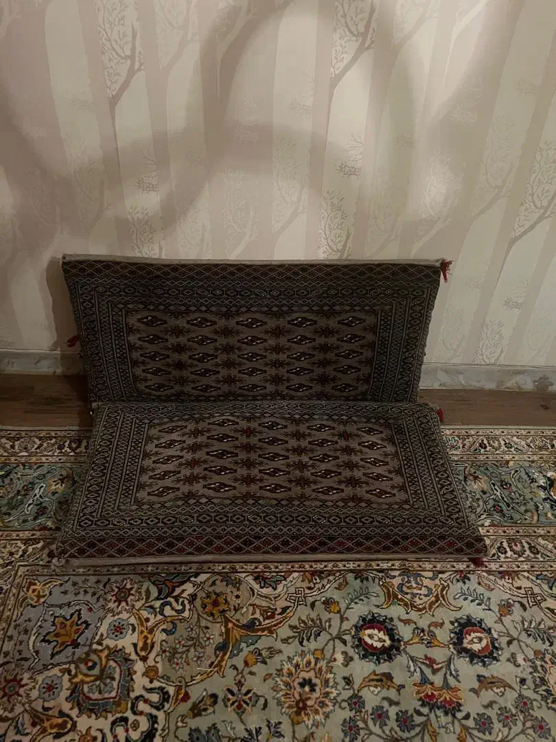 پشتی دست بافت|پشتی|اصفهان, شهرک صنعتی جی|دیوار