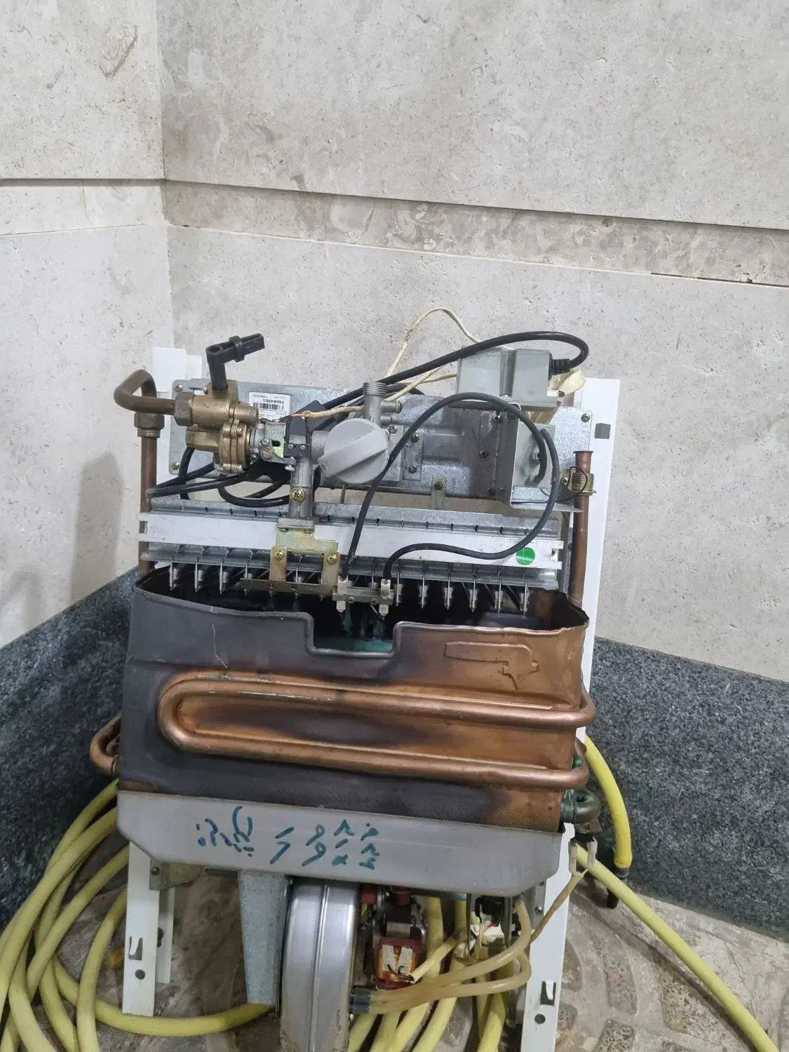 آبگرمکن دیواری بوتان مدلb3318|آبگرمکن، پکیج، شوفاژ|مرودشت, شهرک مهدیه|دیوار