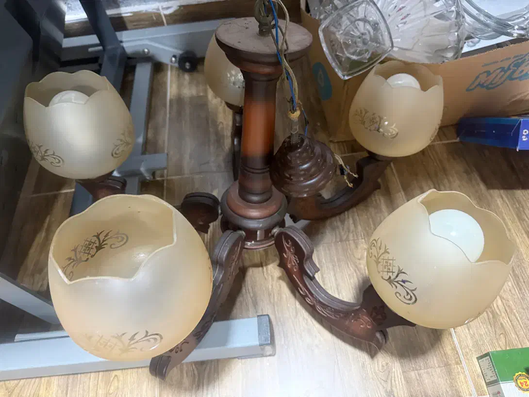 لوستر|لوستر و چراغ آویز|رشت, یخسازی|دیوار