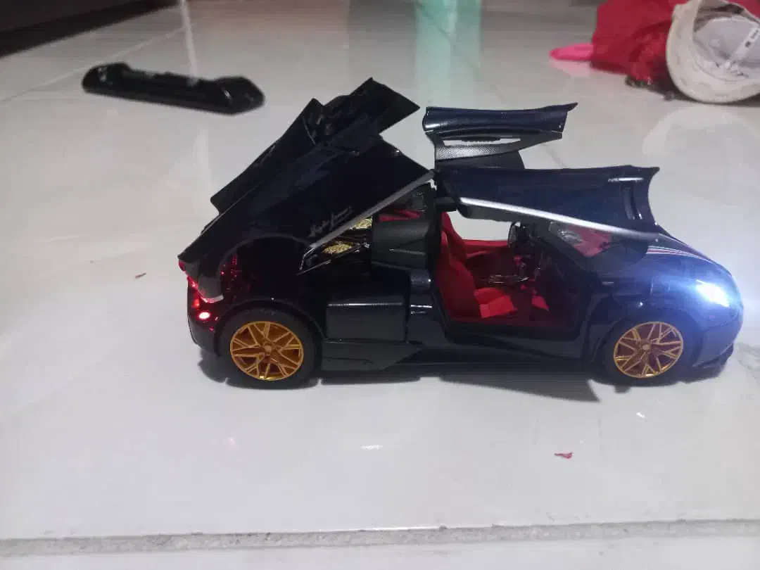 ماشین اسباب بازی|اسباب‌‌بازی|رشت, چمارسرا|دیوار