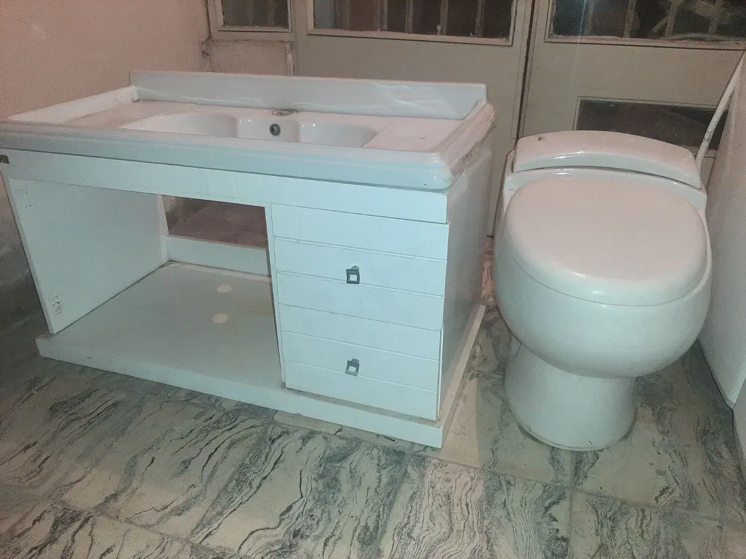 توالت فرنگی برند مروارید به همراه روشویی رایگان|لوازم سرویس بهداشتی|آمل, |دیوار