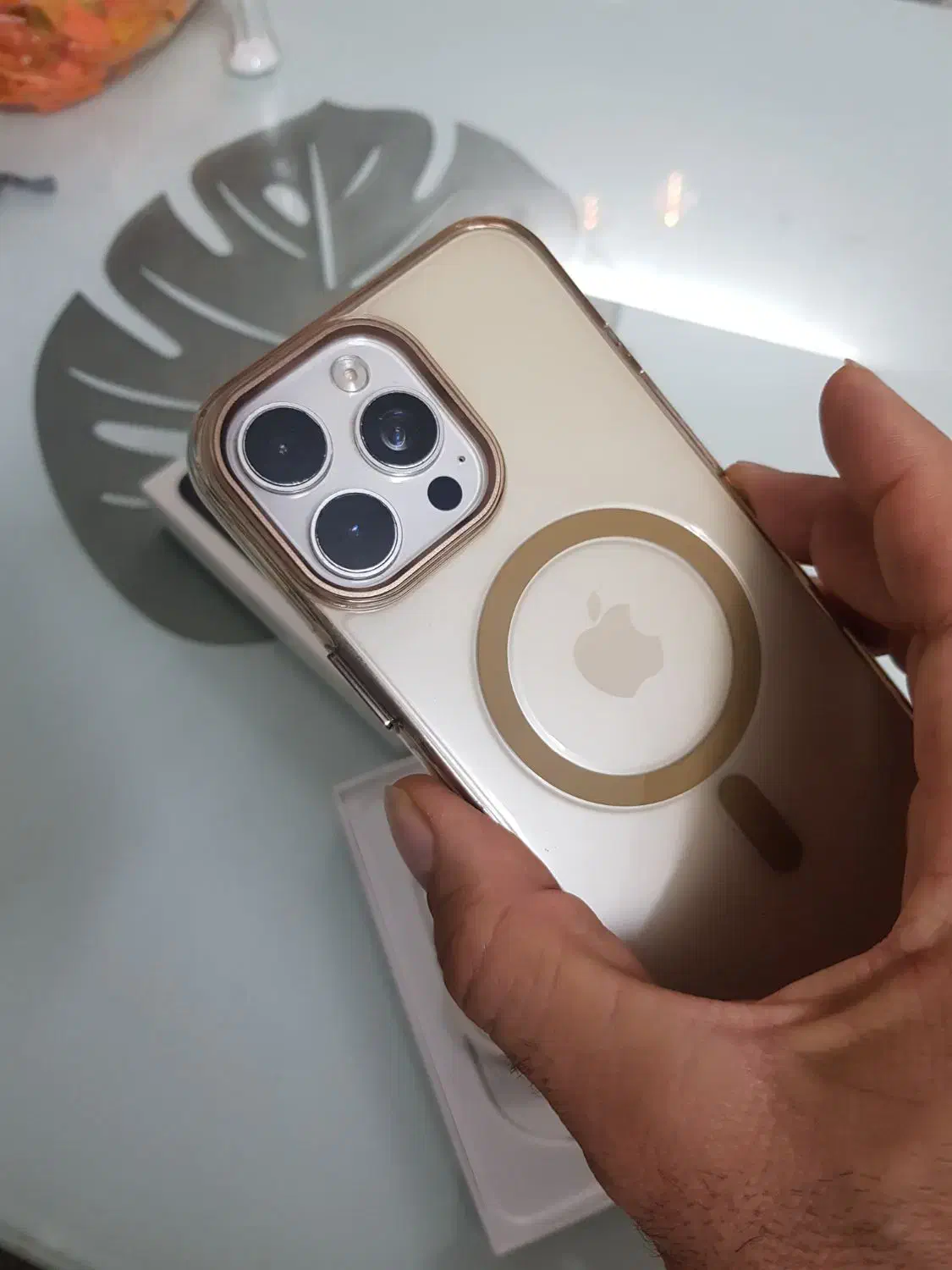 گوشی  رنگ سفید شانزده کپی  با گارد و گلس هدیه|موبایل|مشهد, فرهنگیان (شهرک غرب)|دیوار