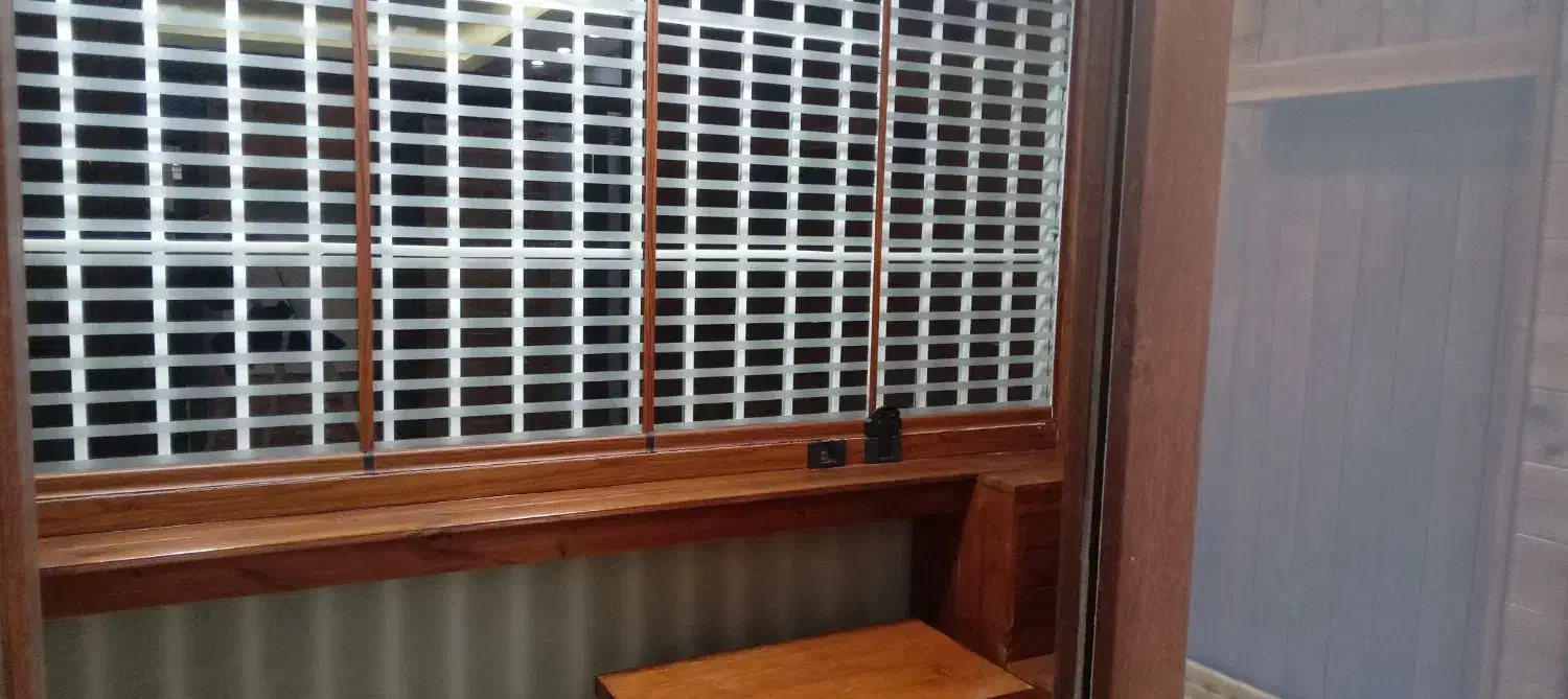 طراحی و اجرا شیشه سکوریت پارتیشن هندریل بالکنی|خدمات پیشه و مهارت|کرج, گوهردشت|دیوار