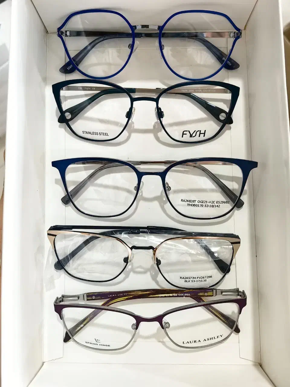 معاینه چشم با دستگاه پیشرفته در پرند مال|زیورآلات و اکسسوری|پرند, فاز ۳|دیوار