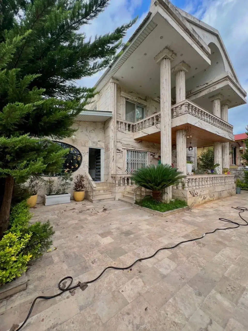 ویلا نما۳۵۰ متری رومی فول فرنیش سنددار با استخر|فروش خانه و ویلا|بابلسر, |دیوار