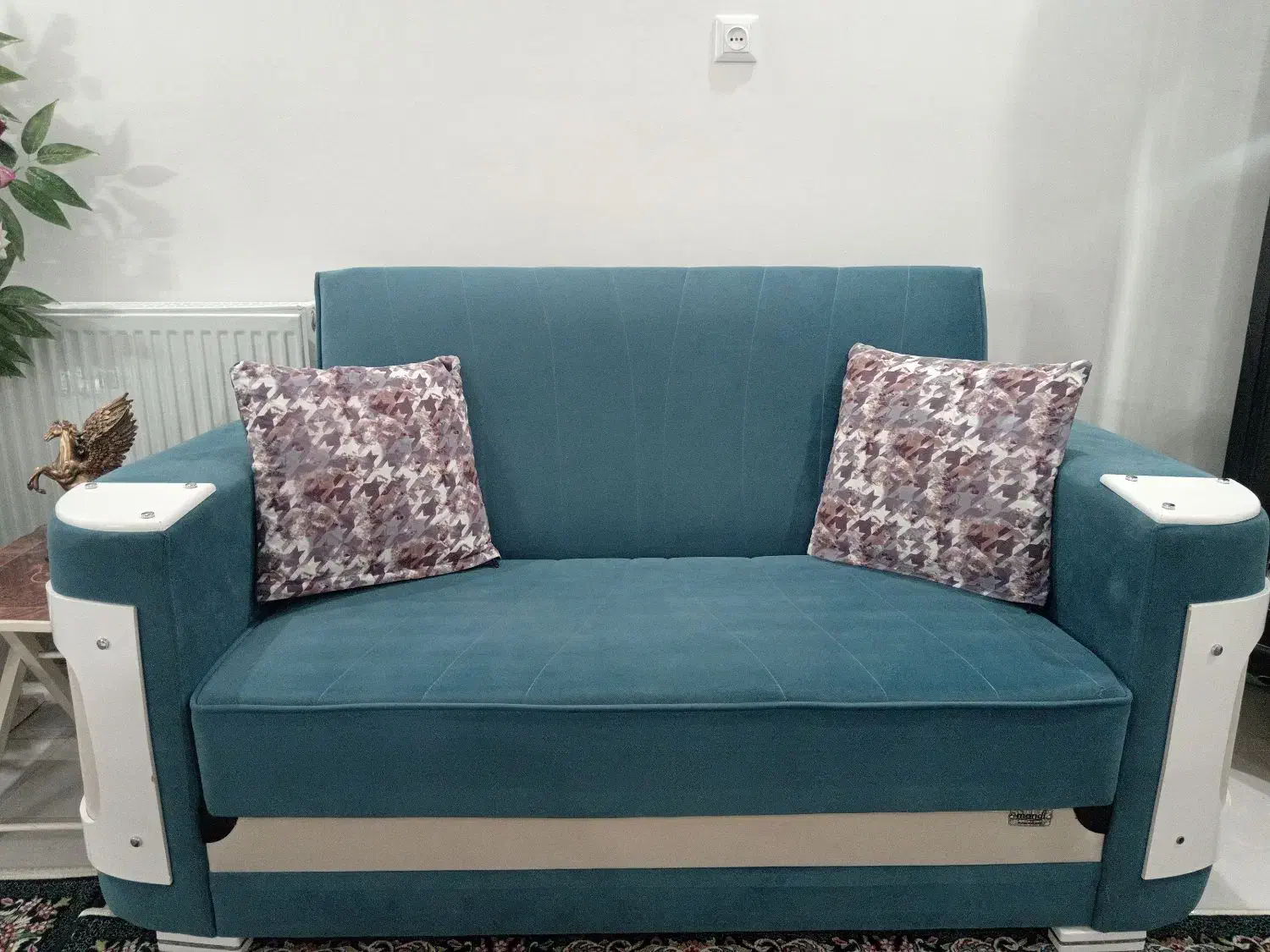 مبل هفت نفره تخت خواب شو کاملا تمیز و سالم|مبلمان خانگی و میز عسلی|بیرجند, |دیوار