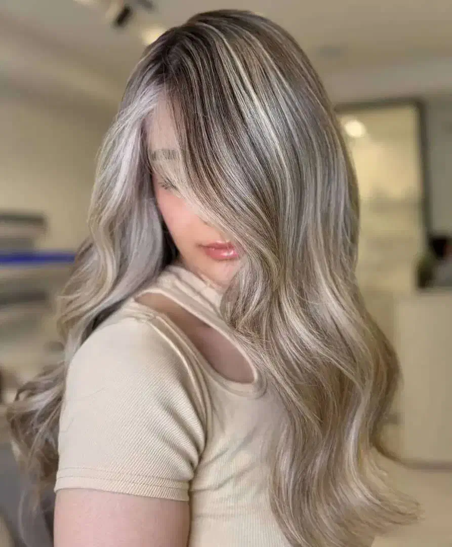 استخدام دستیار رنگ و ناخونکار در سالن معروف|استخدام درمانی، زیبایی، بهداشتی|بندرعباس, |دیوار