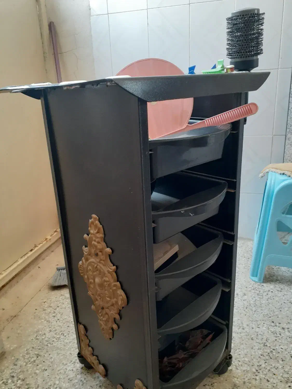 دکور آرایشگاه بفروش میرسد|آرایشگاه و سالنهای زیبایی|گتوند, |دیوار