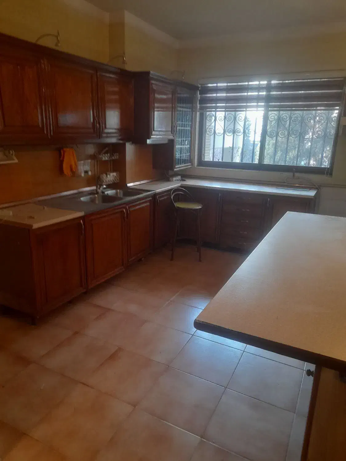 سعادت آباد بالای میدان کاج لوکیشن فوق عالی