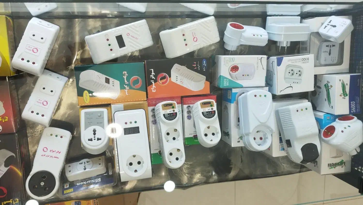 انوع محافظ ولتاژ انواع لوازم خانگی|سایر لوازم برقی|بندرعباس, |دیوار