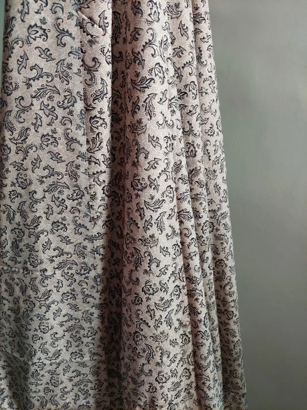 چادر رنگی دوخته|لباس|شاهین‌شهر, مسکن مهر|دیوار