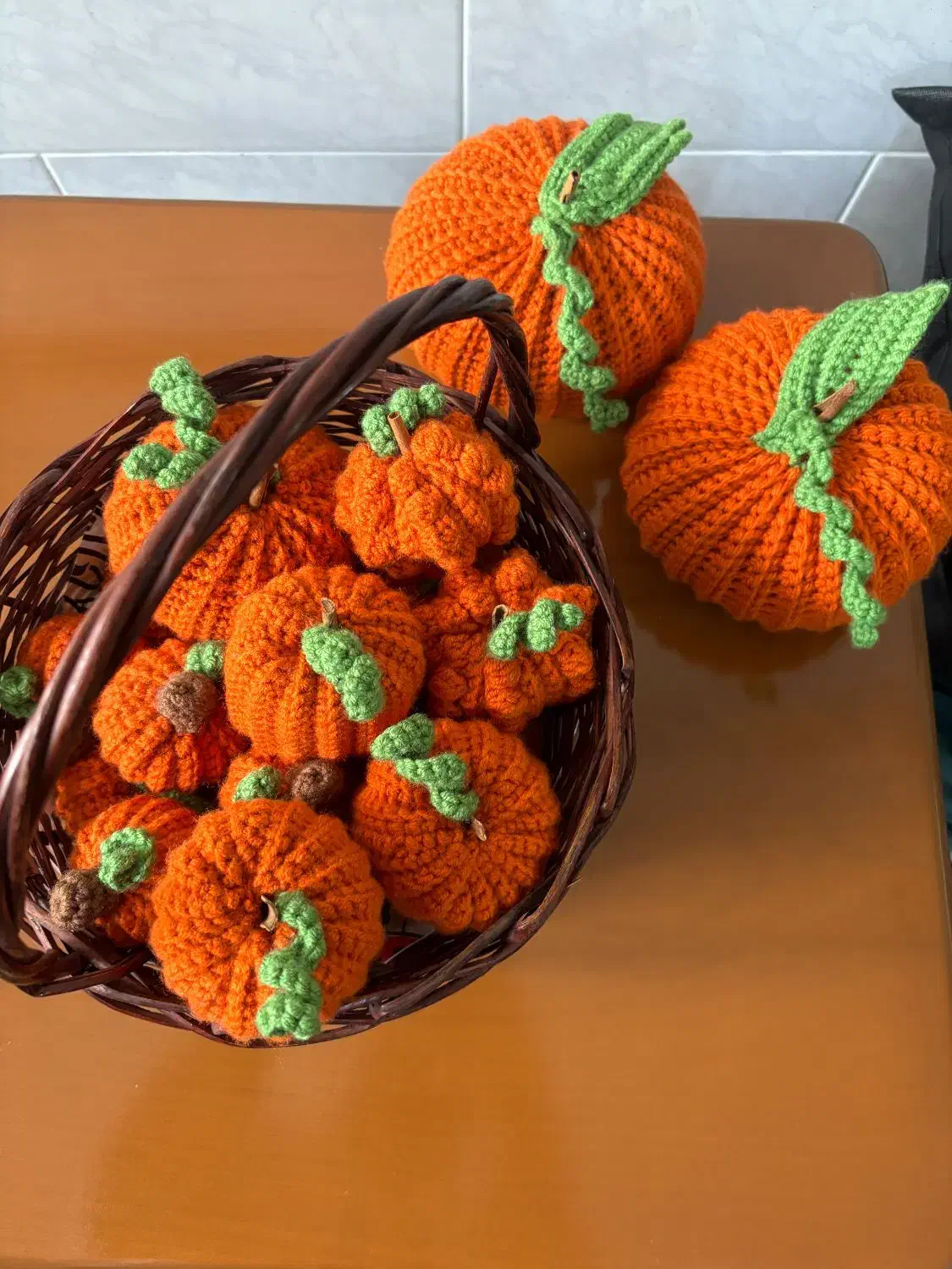 کدو گوشواره، بلوط و،برگ های بافتنی پاییز و یلدا|صنایع دستی و سایر لوازم تزئینی|اسلامشهر, شهرک لاله|دیوار